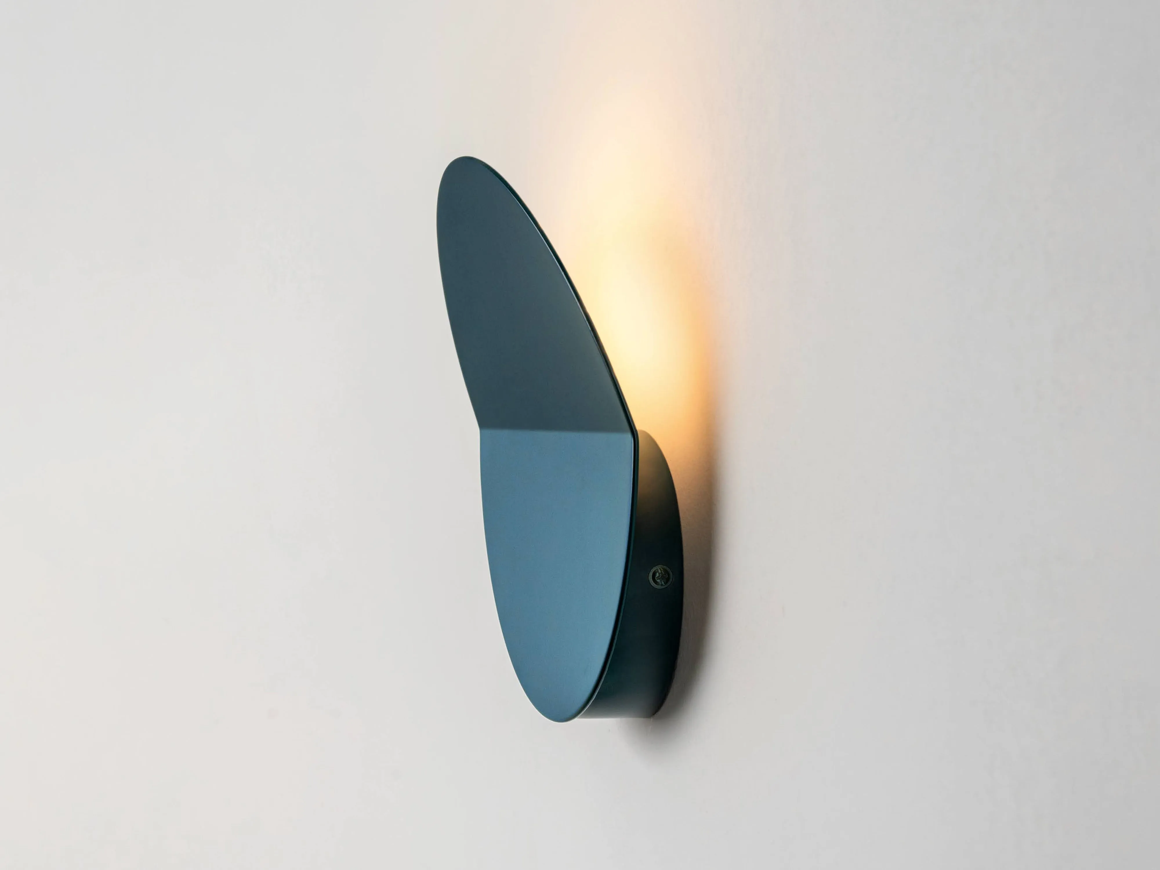 Pine diffuser wall light